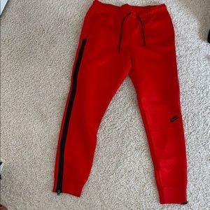 RED NIKE SPORTSWEAR TECH FLEECE JOGGERS